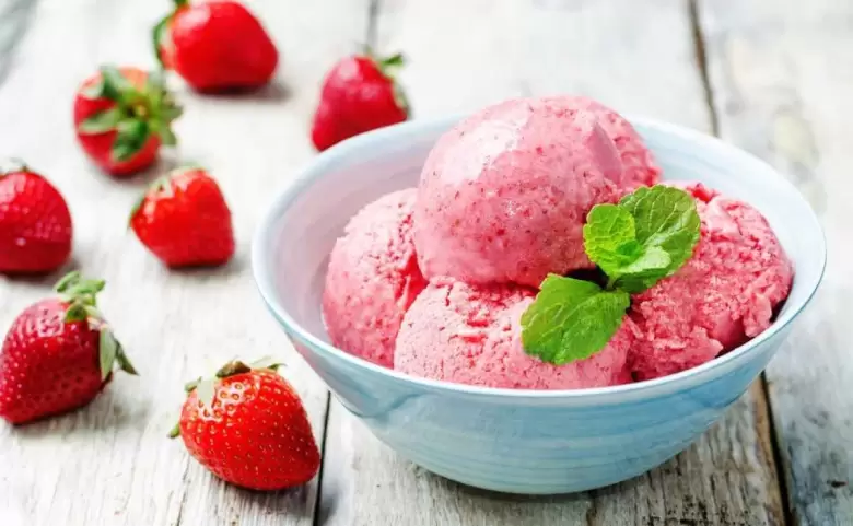 helado frutilla a la crema