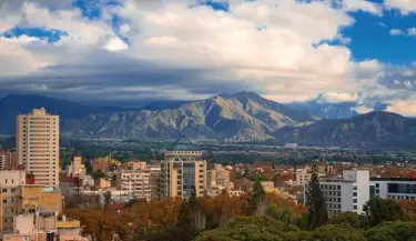 Jornada templada y cielo parcialmente nublado este domingo en Mendoza