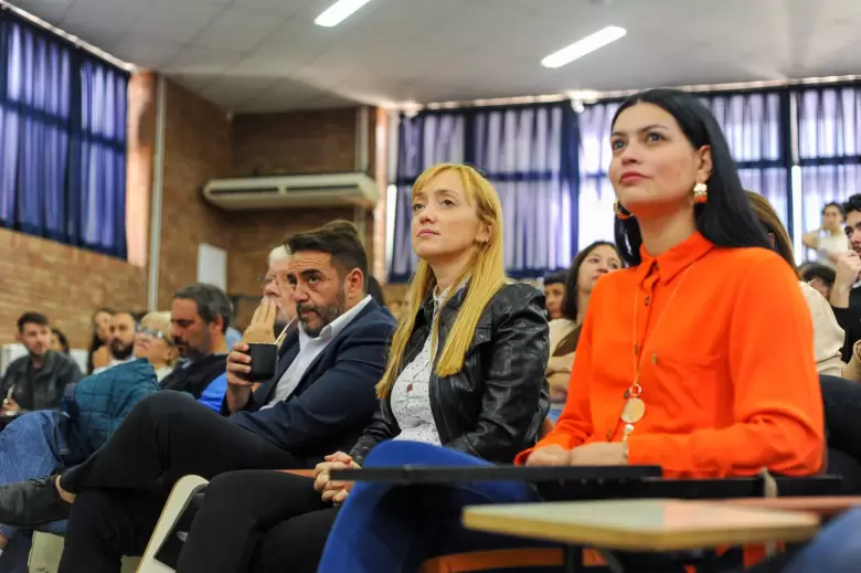 ANABEL SAGASTi FLOR DESTEFANIS MENDOZA PROPONE
