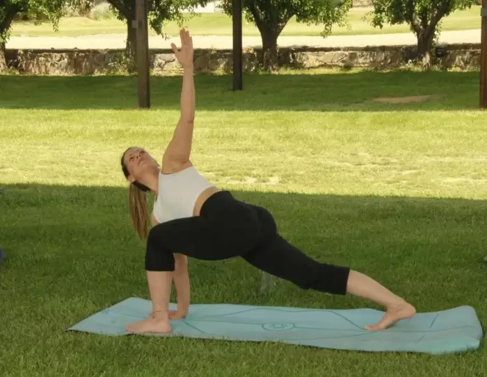yoga-por-los-caminos-del-vino-700x543