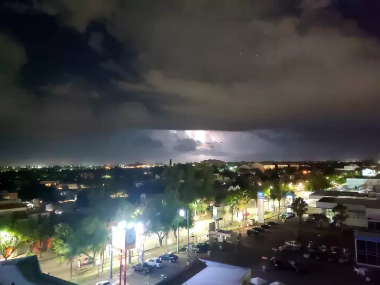 Tormenta en el este - desde la ciudad como se observa