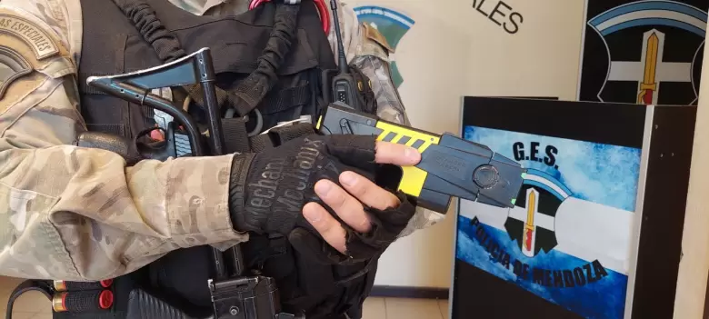 pistolas taser ges
