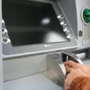 Atención: Cambian los cajeros automáticos, esto es lo que debes revisar antes de usar tu tarjeta