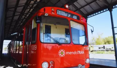 (Video) Una persona impidi� la salida del Metrotranv�a y caus� demoras