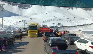 Marea de turistas y camiones en la alta monta�a - 30 de junio de 2024