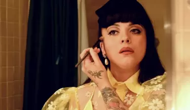 Mon Laferte dedica su Grammy a las mujeres creadoras y homenajea a Gabriela Mistral