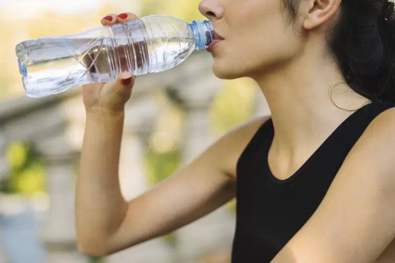 limpiar la botella de agua