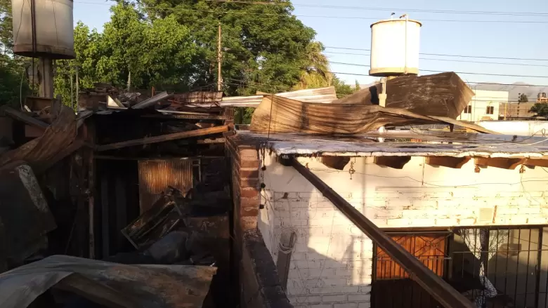 incendio en un taller mecánico de Las Heras