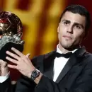 El español Rodri Hernández fue elegido como el mejor futbolista del mundo