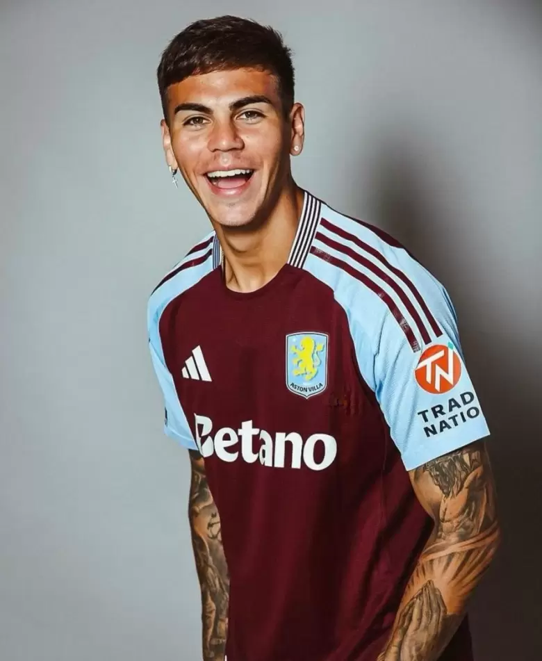 Enzo Barrenechea en el Aston Villa