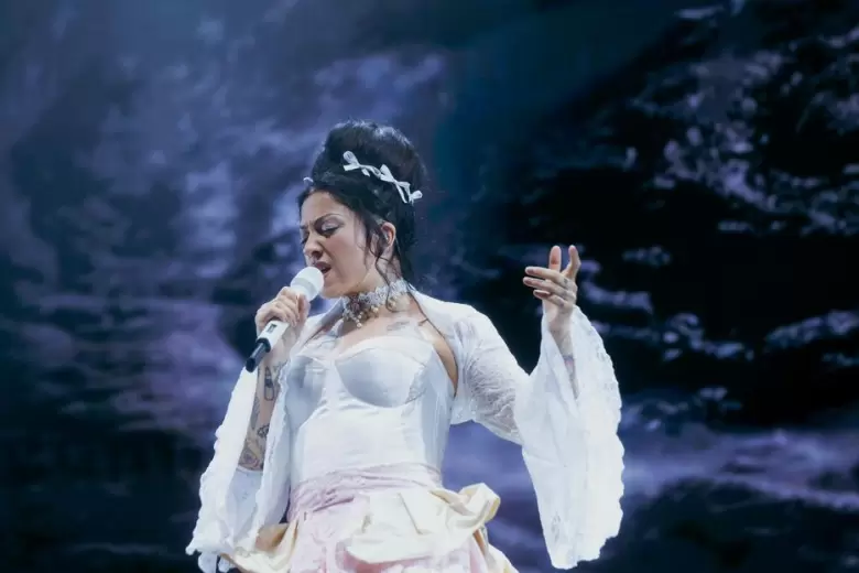 Mon Laferte antipoiética