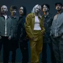 La vocalista de Linkin Park homenaje� a Diego Maradona en el show