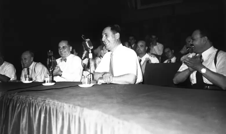 PERON EN EL TEATRO INDPENDENCIA