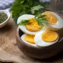 La mejor forma de cocinar huevos para bajar el colesterol, mejorar el cerebro y ganar músculo