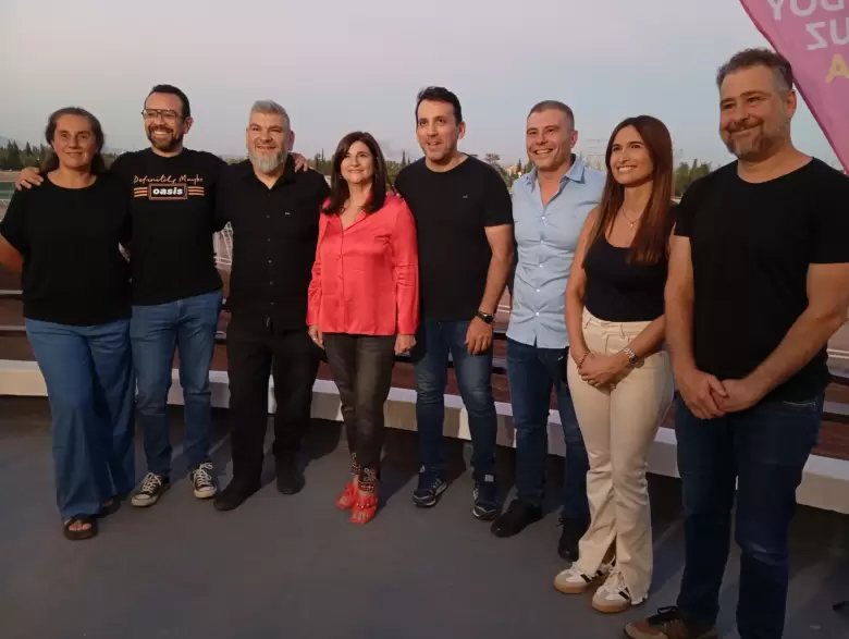 Diego Gareca, Gabriela Testa y Tadeo García Salazar junsto a Diego Coatarelli