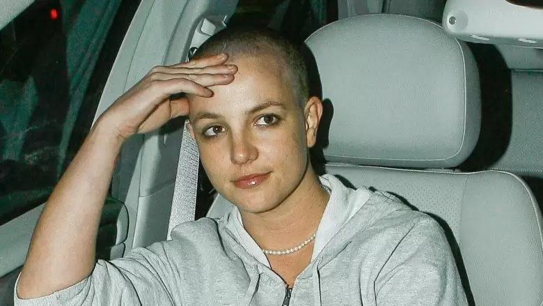 britney spears se rapa la cabeza en 2007