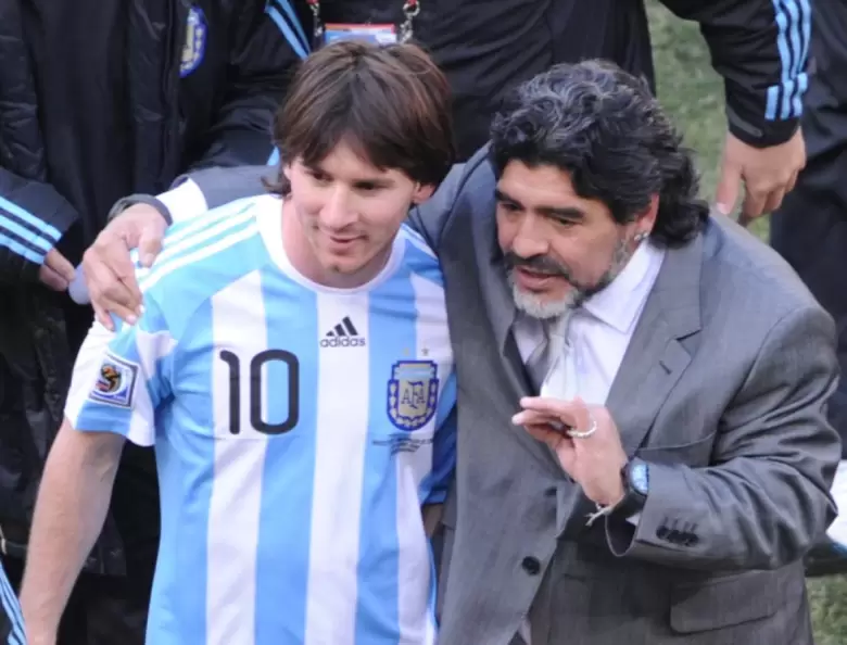 MARADONA Y MESSI IA
