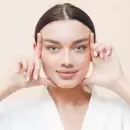 Estos gestos te est�n haciendo envejecer: c�mo lograr una correcci�n postural facial