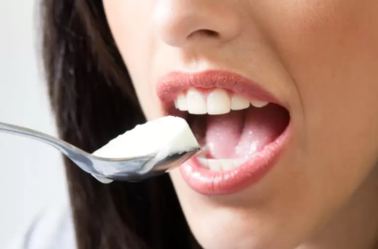 comer mordisco dientes yogurt