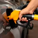 Cómo el conflicto en Medio Oriente disparó el precio de la nafta en Argentina