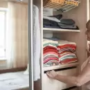 Por qué algunas personas necesitan cerrar las puertas del ropero para dormir, según la psicología