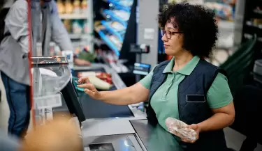 cajera supermercado compras