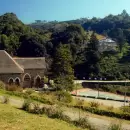 Un encantador pueblo escondido entre montañas y bosques que todo viajero debe conocer