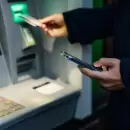 Por qué evitar usar el cajero automático a altas horas de la noche