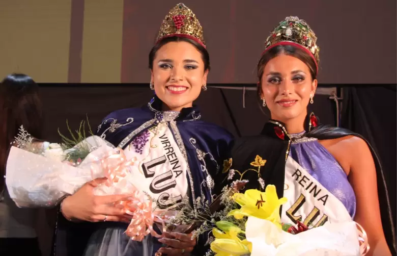 virreina y reina juntas con sus atributos lujan