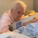 Emotivo: Una abuela con demencia recuperó la lucidez y se despidió de su marido después de 81 años juntos