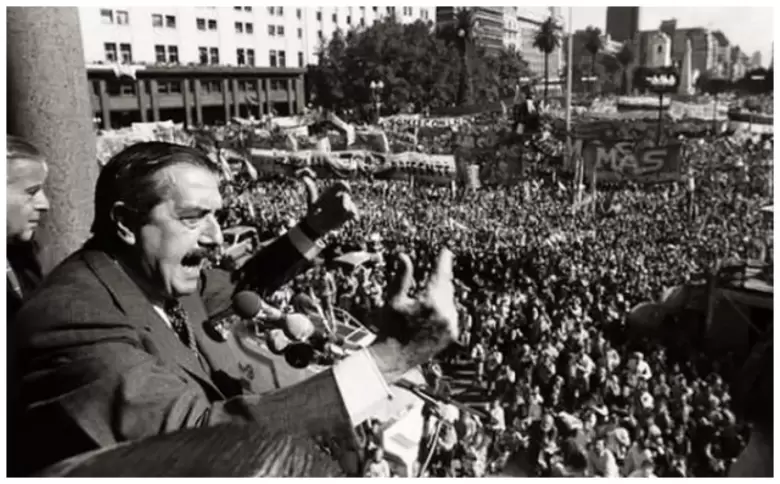 raul alfonsin plaza de mayo