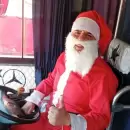 Sebastián, el chofer del grupo 760 que se vistió de Papá Noel para llevar alegría hasta Agrelo