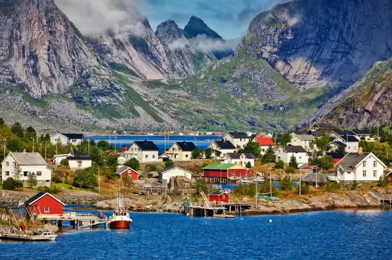 NORUEGA OFRECE OPORTUNIDADES PARA HABLANTES DE ESPA�OL