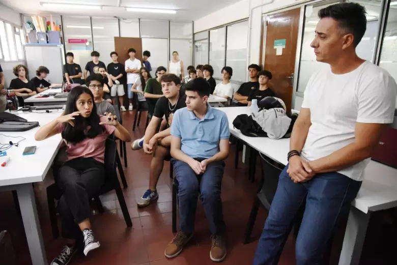 EL INTENDENTE DE GUAYMALL�N VISIT� A LOS ESTUDIANTES