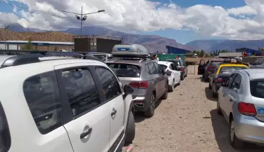 Horas de espera para cruzar a Chile - Estaci�n de servicio en Uspallata