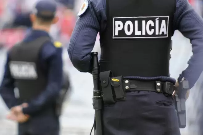 policía
