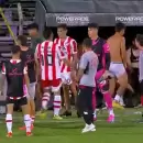 (Video) Hinchas de Instituto les robaron a los jugadores mientras definían un amistoso por penales