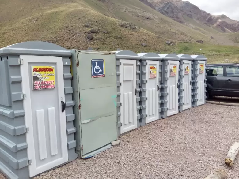 Baños químicos en el Parque Aconcagua