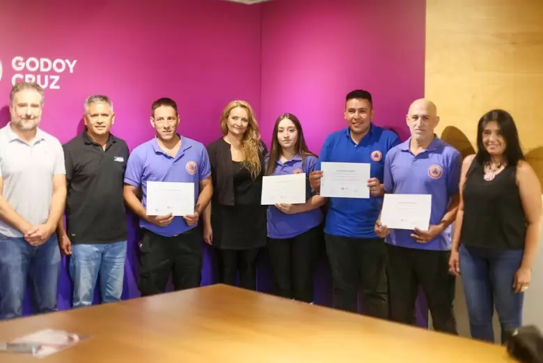 LOS EMPLEADOS DE PROTECCI�N CIVIL RECIBIERON UN DIPLOMA DE RECONOCIMIENTO
