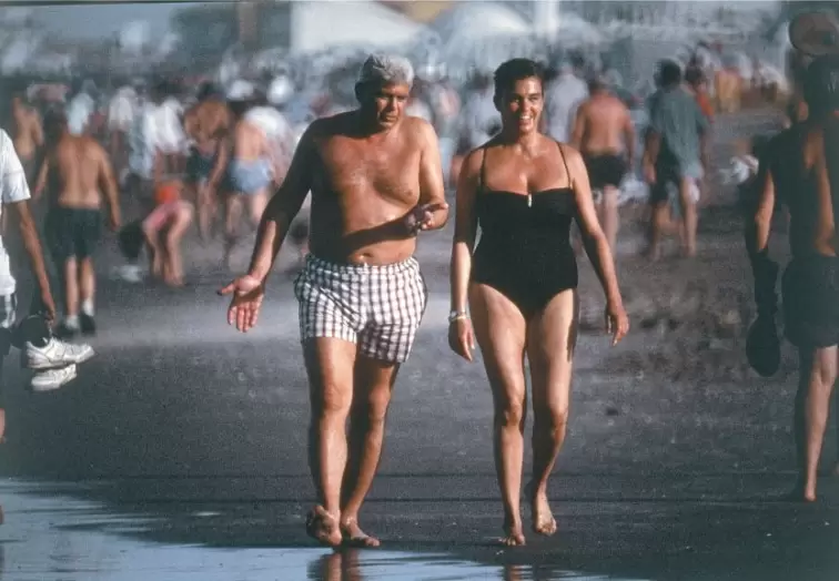La fotograf�a de Alfredo Yabran junto a su esposa en un balneario de Pinamar.