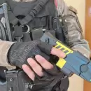La Polic�a de Mendoza sumar� cien pistolas Taser para mejorar su equipamiento
