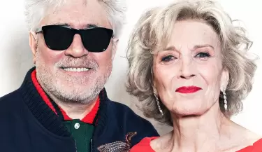 (Video) Pedro Almod�var gana el Premio Feroz y rinde homenaje a Marisa Paredes