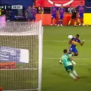 (Video) El insólito gol que erró Advíncula ante Huracán en La Bombonera