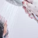 Bañarse con agua fría: un hábito que puede mejorar la salud y prolongar la vida