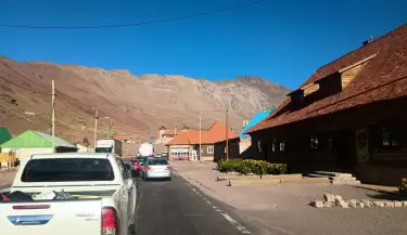 Largas filas y demoras importantes en el cruce a Chile