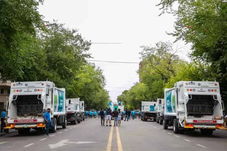 Intenso operativo de limpieza en la Ciudad de Mendoza tras los festejos vendimiales y el aniversario de la Arístides