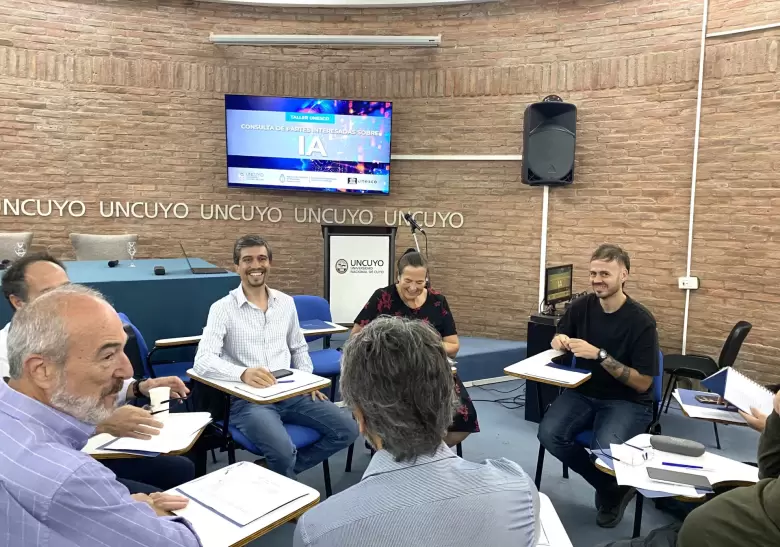 Expertos nacionales e internacionales debatieron sobre la IA en la UNCUYO.
