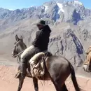 Policías mendocinas reviven la gesta sanmartiniana en una travesía histórica hasta el Cristo Redentor