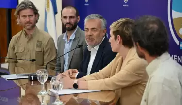 Alfredo Cornejo en la payunia