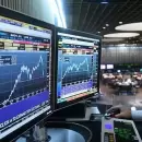 Las acciones y bonos repuntan m�s de 9% tras la aprobaci�n del acuerdo con el FMI